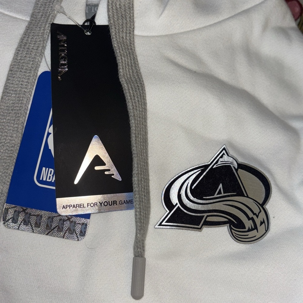 Colorado Avalanche Antigua Women’s Metallic Logo Victory Pullover Hoodie - Picture 2 of 3
